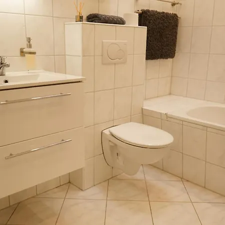 Moeblierte 3-Zimmer-Wohnung Nahe Duesseldorf In Duisburg-Sued Buitenkant foto