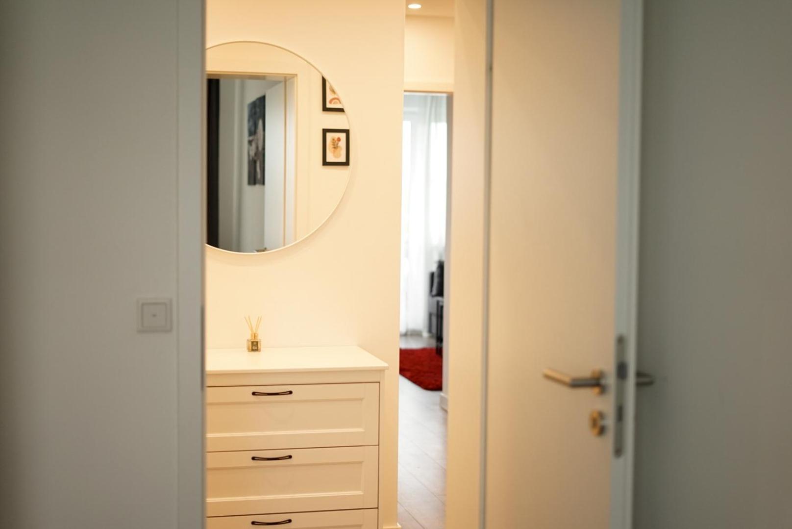 Apartment Moeblierte 3-zimmer-wohnung Nahe Duesseldorf In Duisburg-sued *