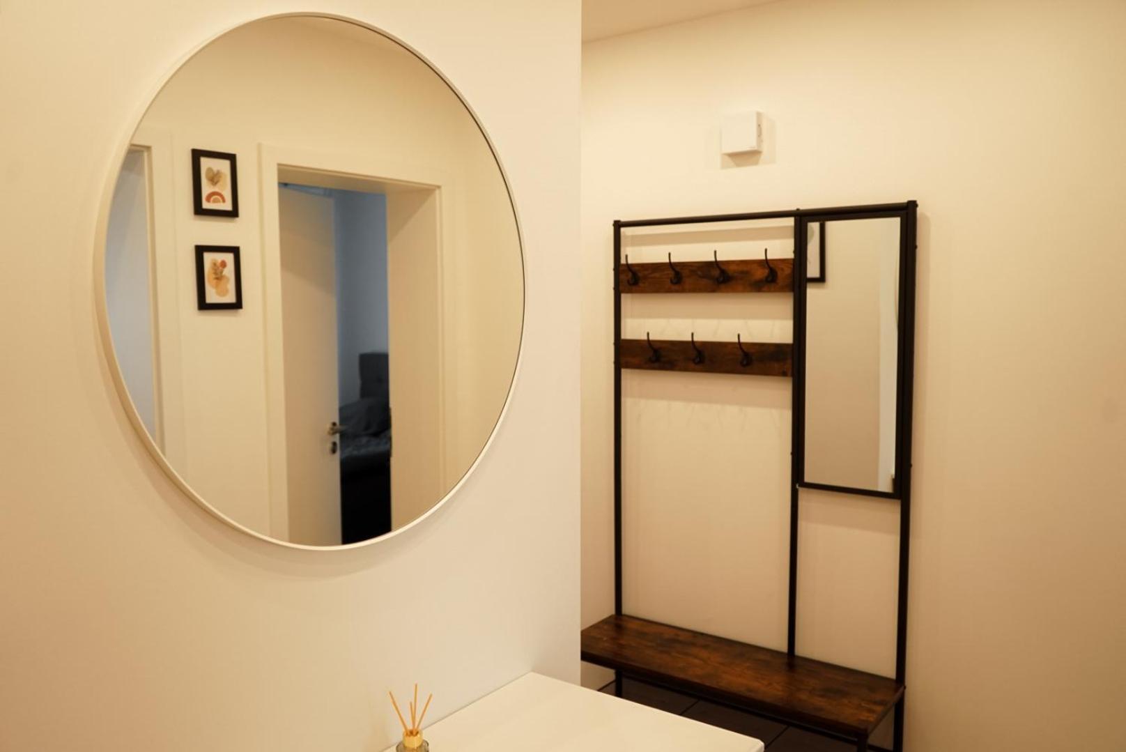 Apartment Moeblierte 3-zimmer-wohnung Nahe Duesseldorf In Duisburg-sued Duisburg