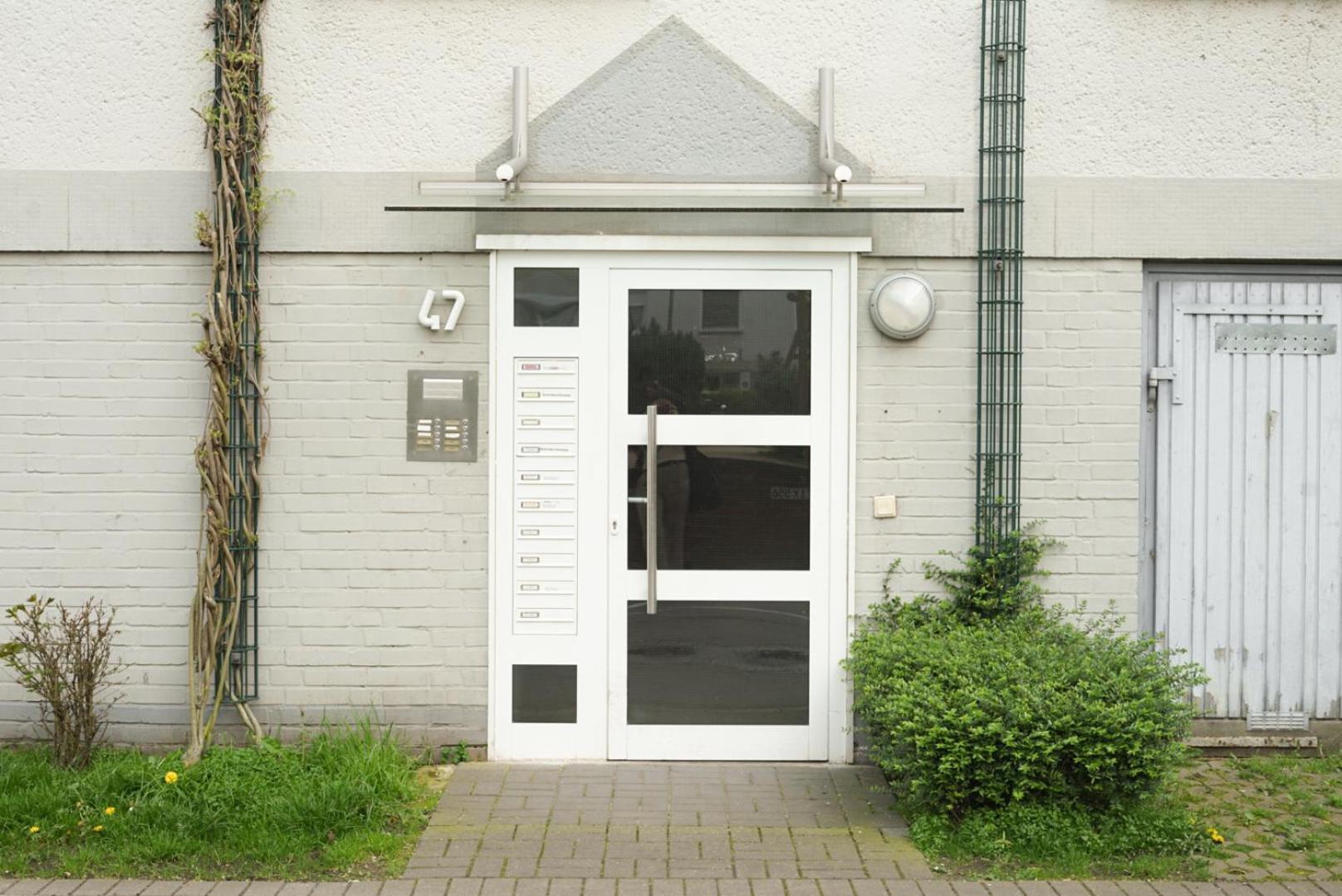 Apartment Moeblierte 3-zimmer-wohnung Nahe Duesseldorf In Duisburg-sued *